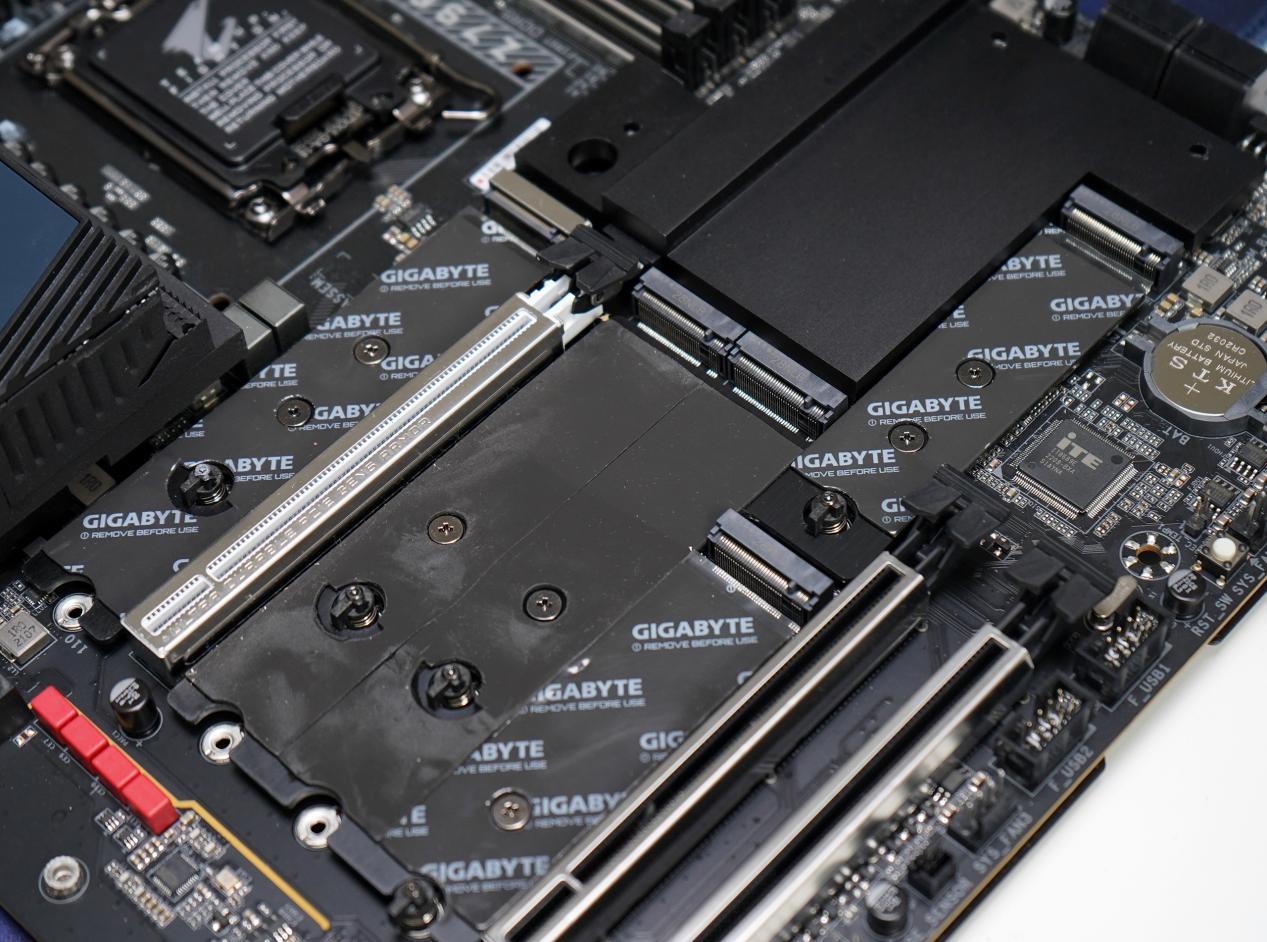 z790技嘉小雕和超耐久主板区别,技嘉超级雕主板z790搭配什么显卡