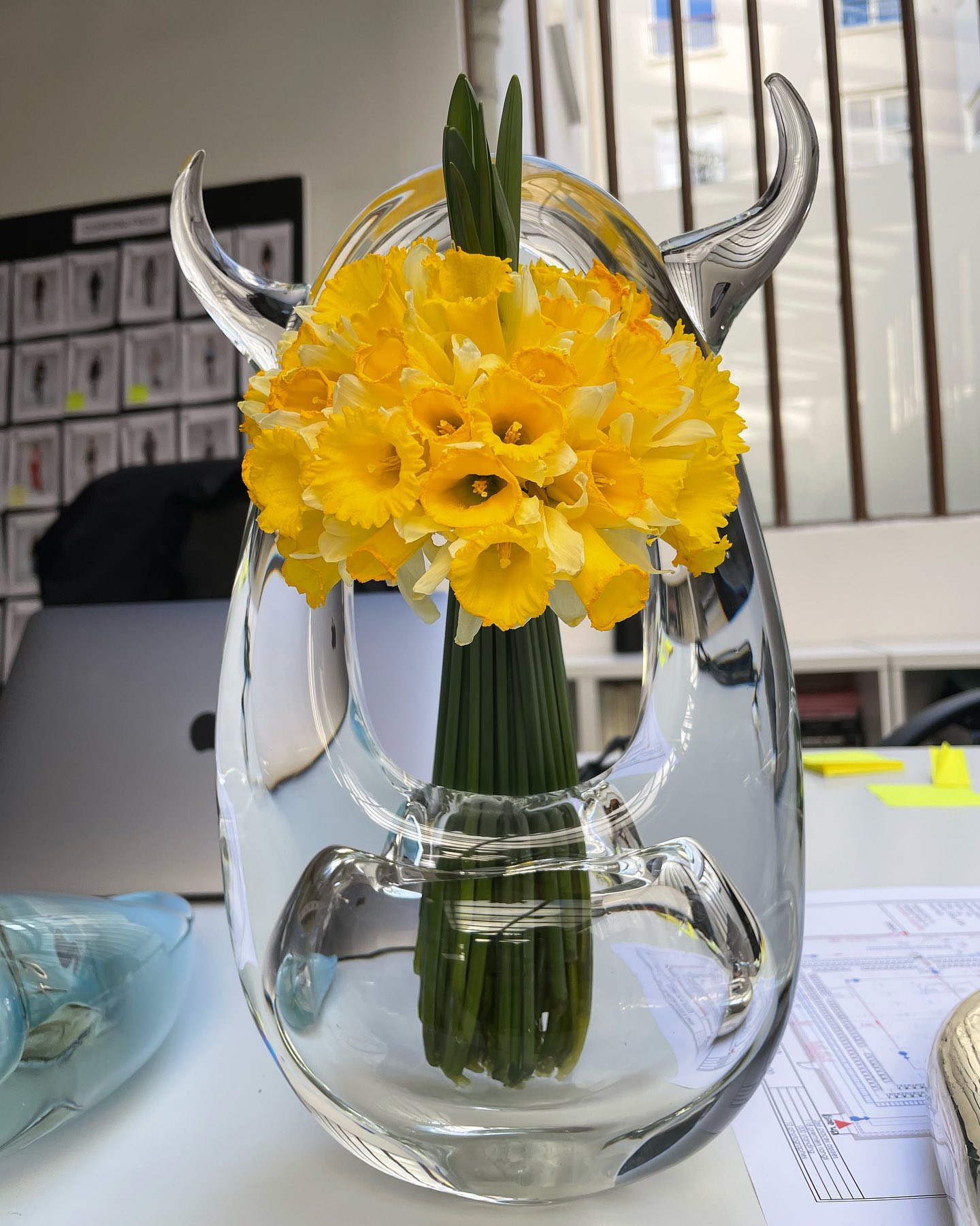 他们用玻璃做了个水晶包,卖得死贵,外国明星还狂爱