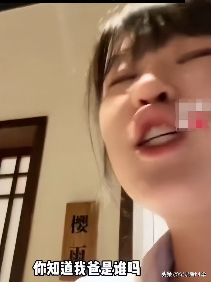 女生表情骄横口气狂妄地说“你知道我爸是谁吗？”一度热点第一