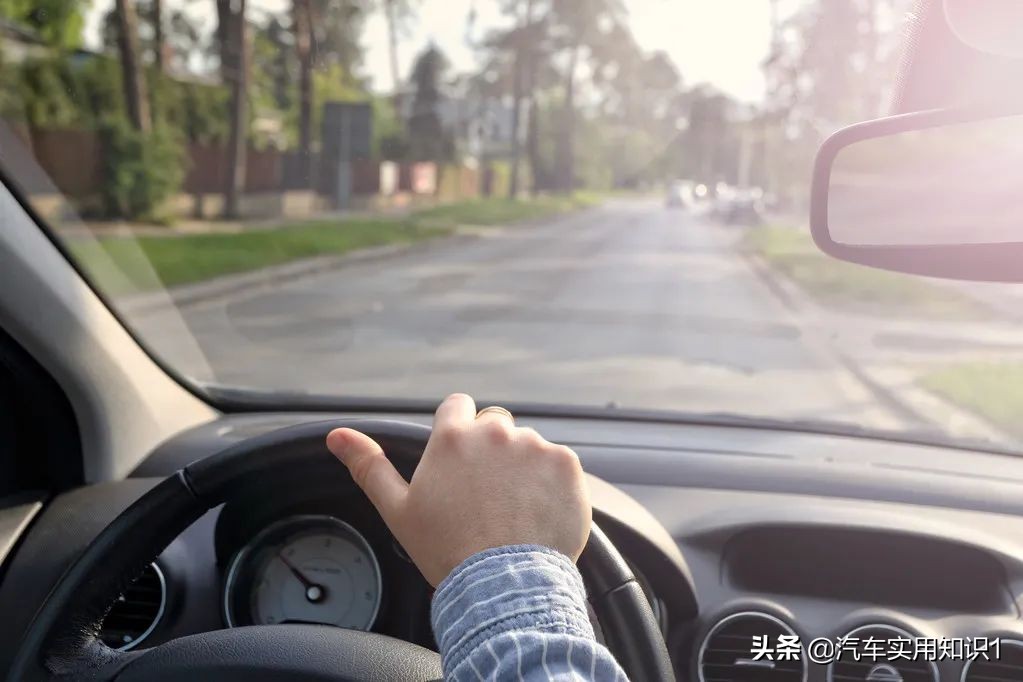 选择汽车贴膜需要注意的几个地方,很多车主贴膜不知道的贴膜套路