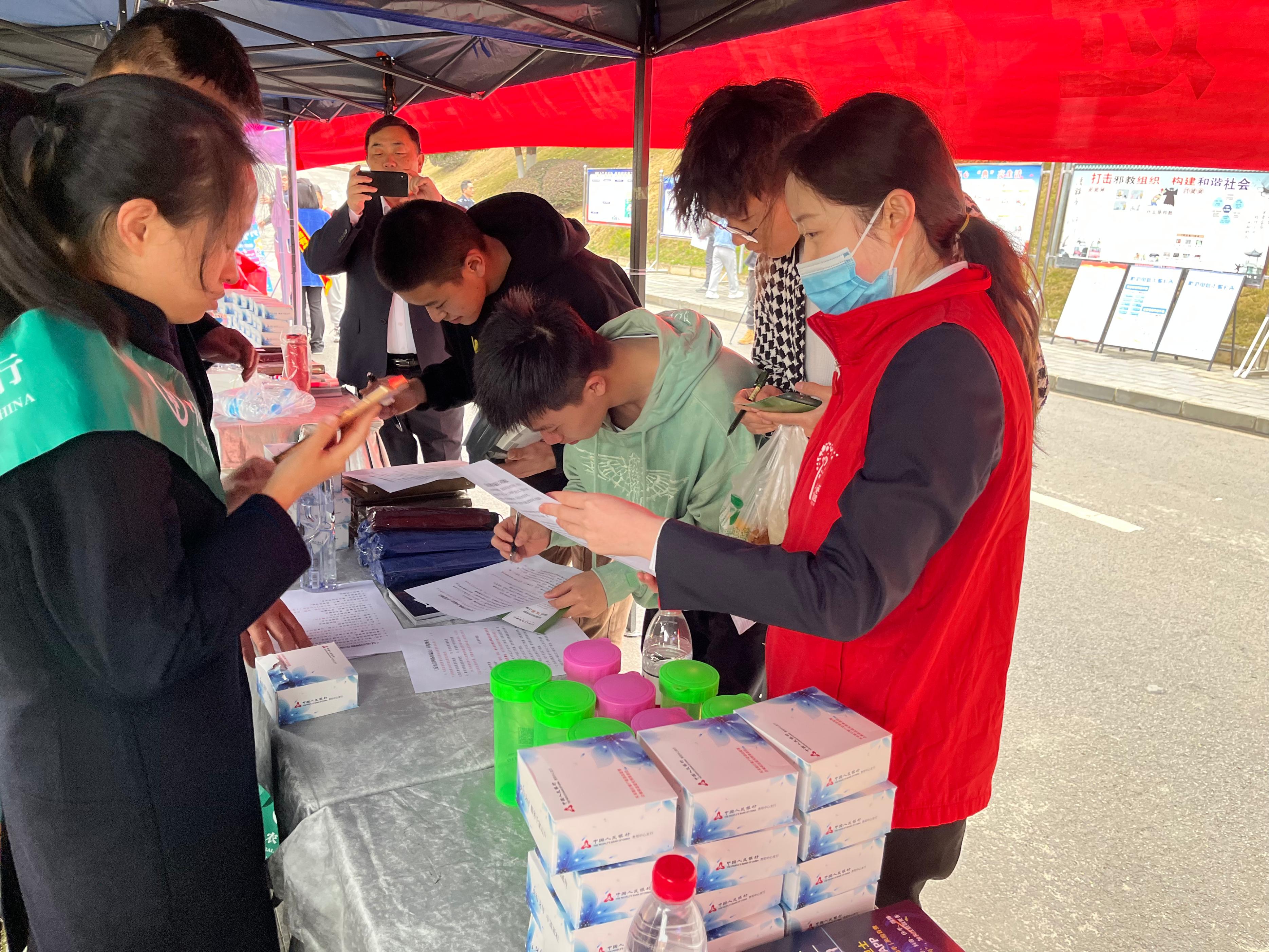 聚焦一老一小坚持服务三农,聚焦一老一小总结