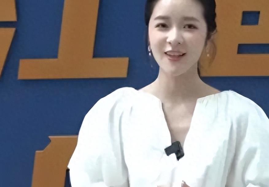 这位女明星穿性感衣服，把“诱惑”推到了极限