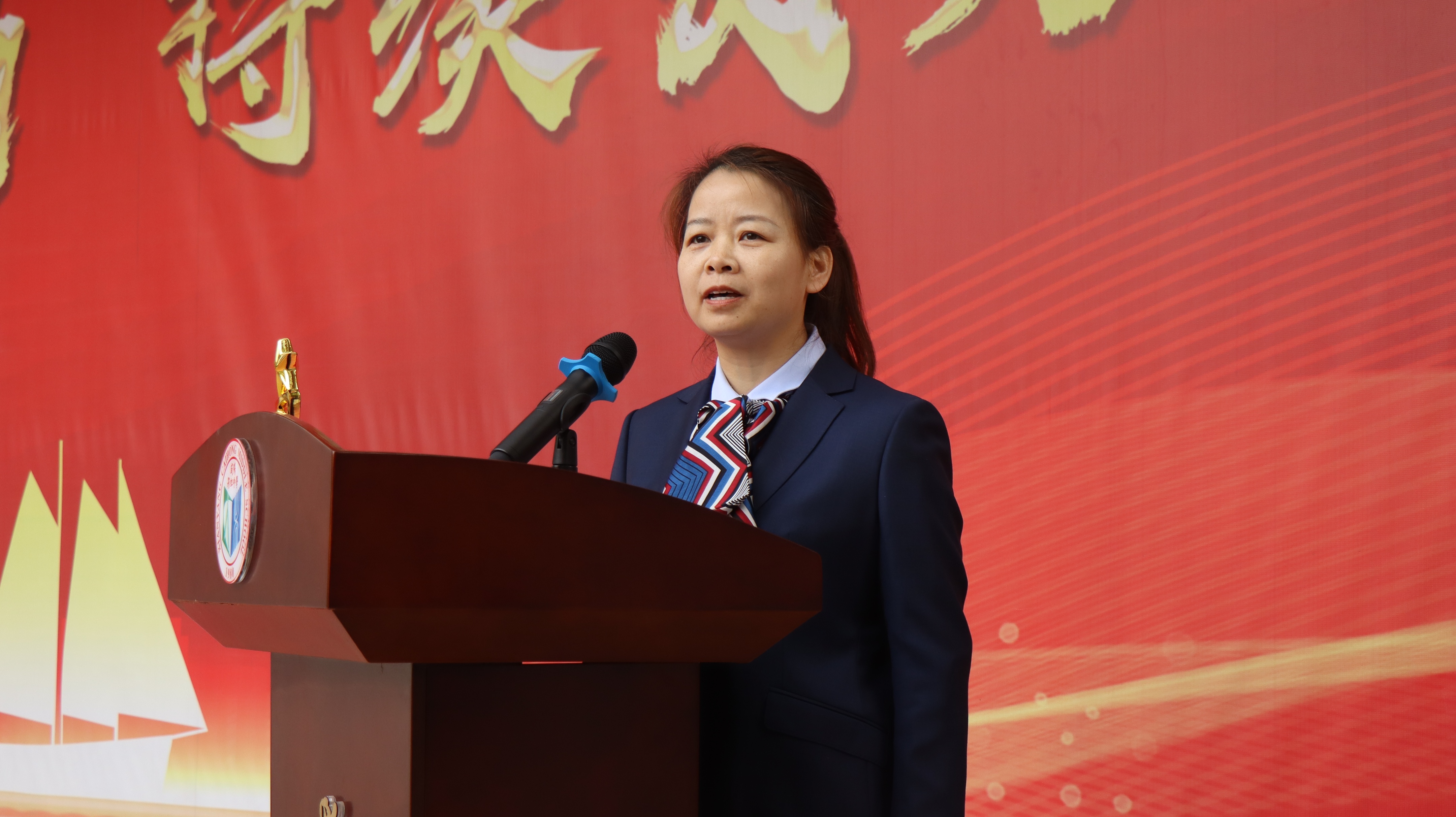 学校最美教师表彰大会,匠心筑梦优秀教师