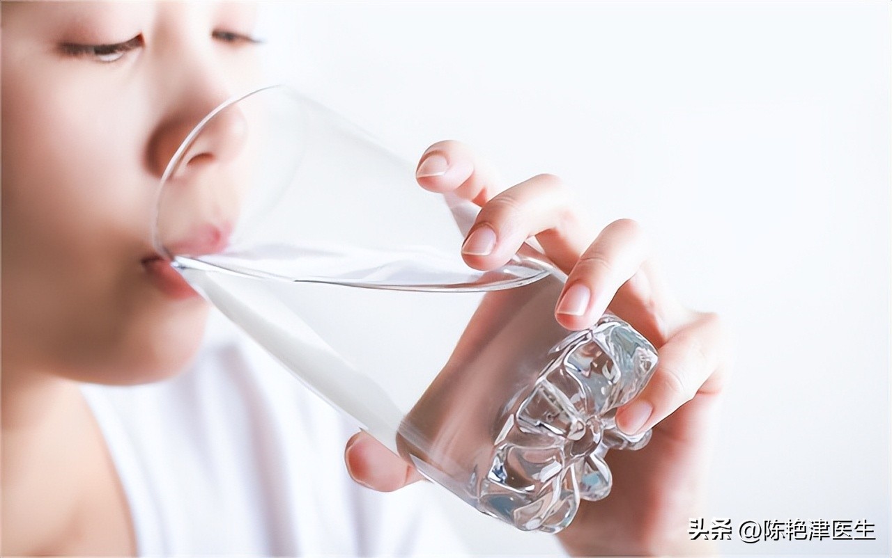 体检查出肾结石怎么办？医生：2个方法，或能让肾结石离开身体