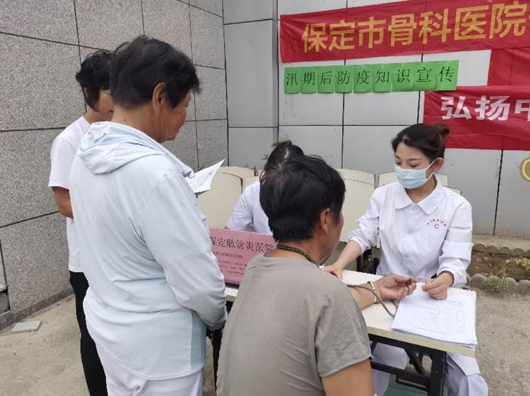 健康义诊进社区温馨服务暖人心,健康义诊进小区贴心服务暖民心