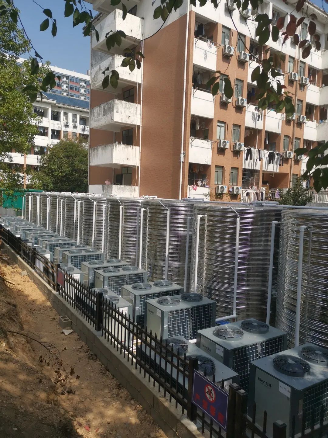 学校空气能热水器的优缺点,学校空气能热水器可用多少年