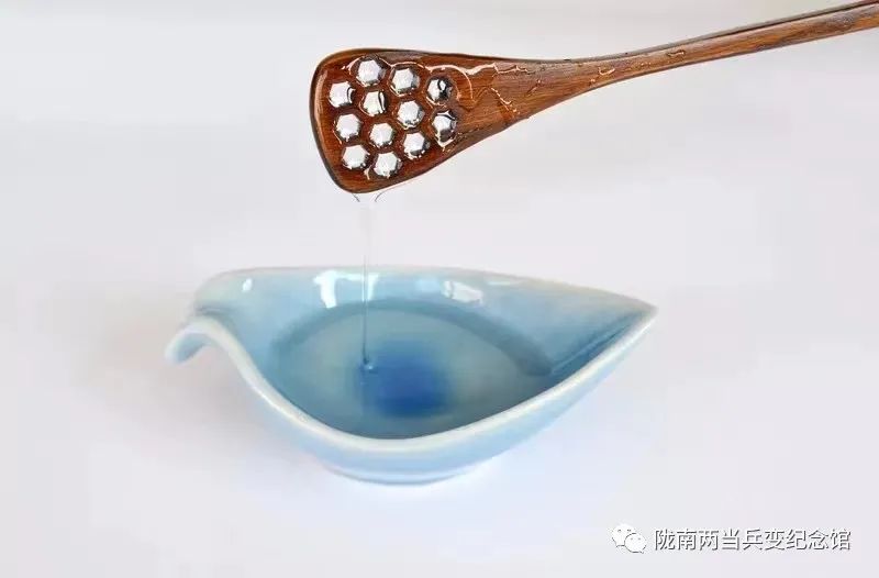 五月槐花香和洋槐蜜有什么区别,又是一年槐花香重温儿时有趣事儿