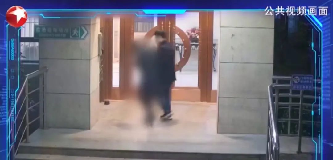 唐山事件还没结束，又一女生受害：监控曝光全过程，太诡异了