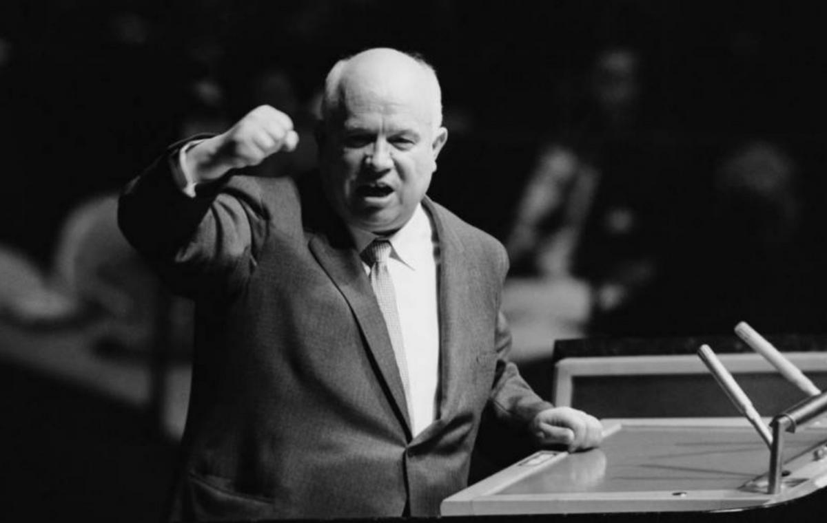 中越开战前，*小平邓**出访美国巧用奇谋，致使苏联百万大军不敢妄动