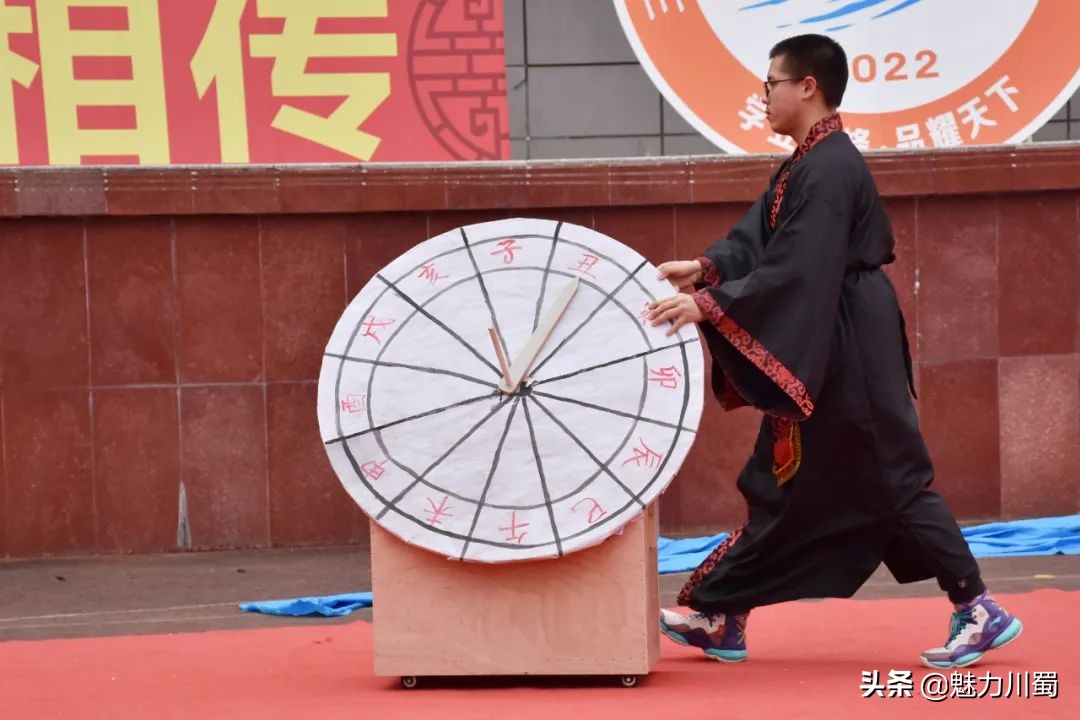 三台中学实验“薪火相传•奔向未来”第四届田径运动会隆重召开