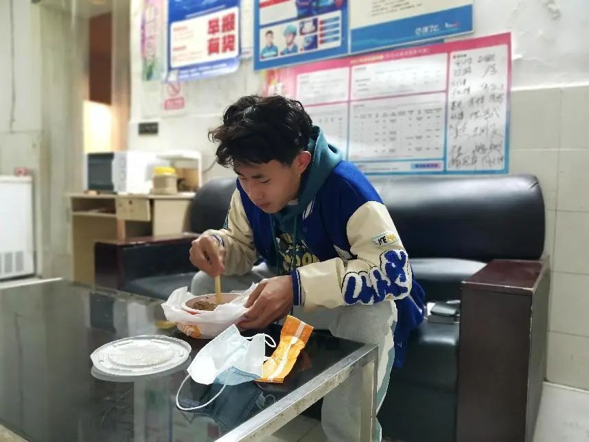 送外卖一个月挣2w,送外卖三年攒钱40万后续