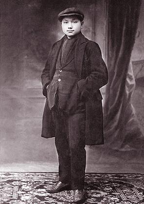 1987年*小平邓**邀请马拉多纳来中国踢球，马拉多纳：没有三亿我不去