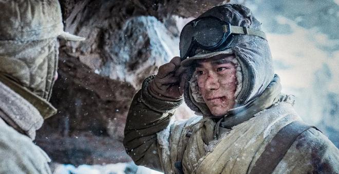 为何尘封72年?徐克发挥什么特长?美军死去士兵那瓶酒有何隐喻?