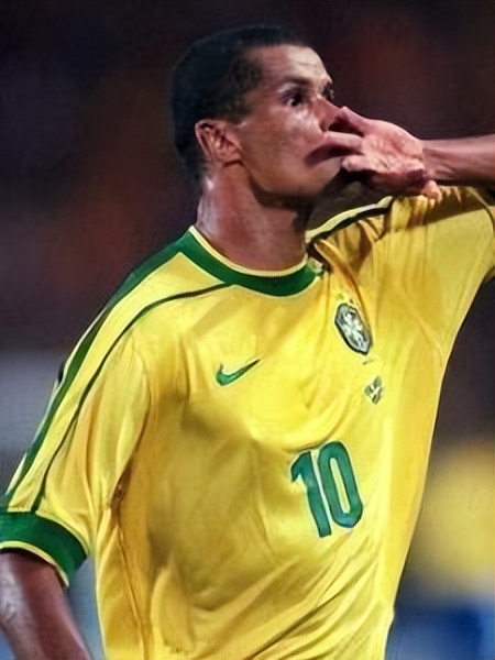 里瓦尔多才是巴西队的真正核心,98年世界杯里瓦尔多