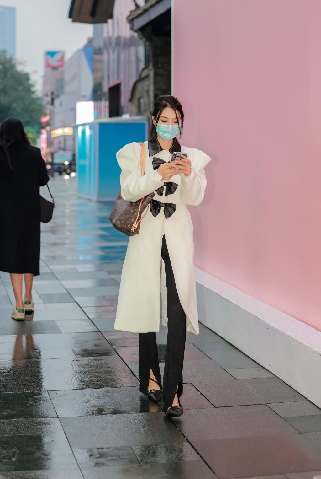 成都女生穿衣大气端庄,成都女人冬天穿衣风格