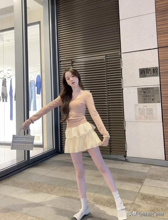 穿上身显瘦的t恤衫,t恤裙高级显瘦