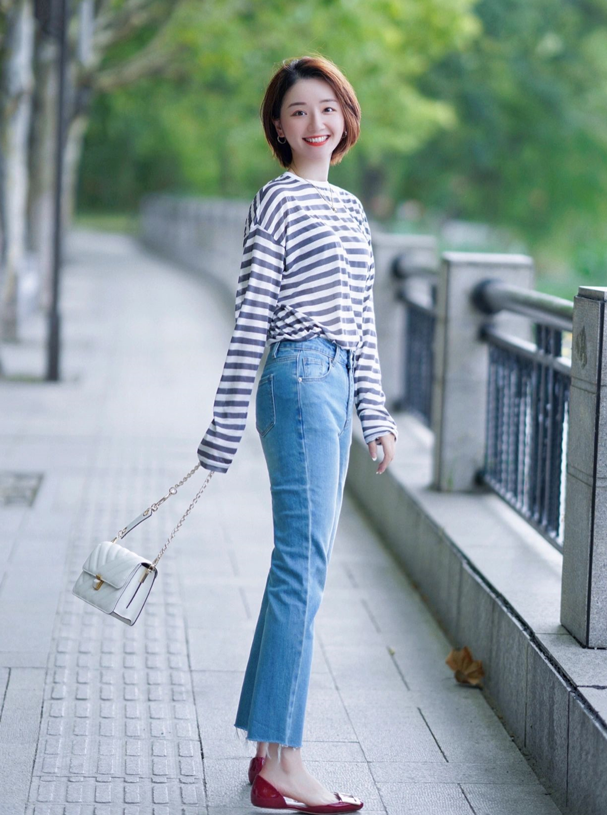 小个子穿搭150显高显气质运动鞋,一款百搭又显腿长的运动鞋