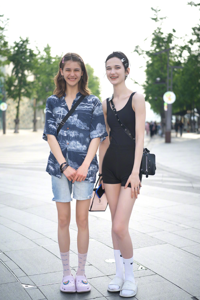 被杭州女生惊艳了,适合腿粗女生穿的中筒袜