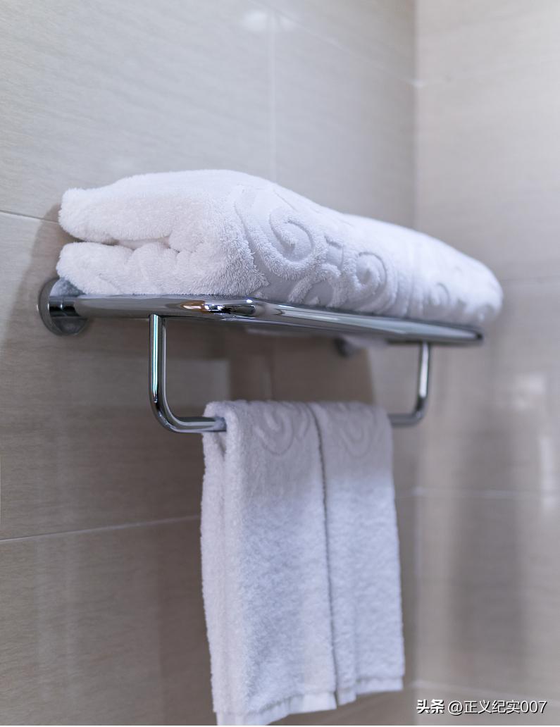 女子发现酒店花洒上有排泄物,女子发现酒店花洒内有排泄物