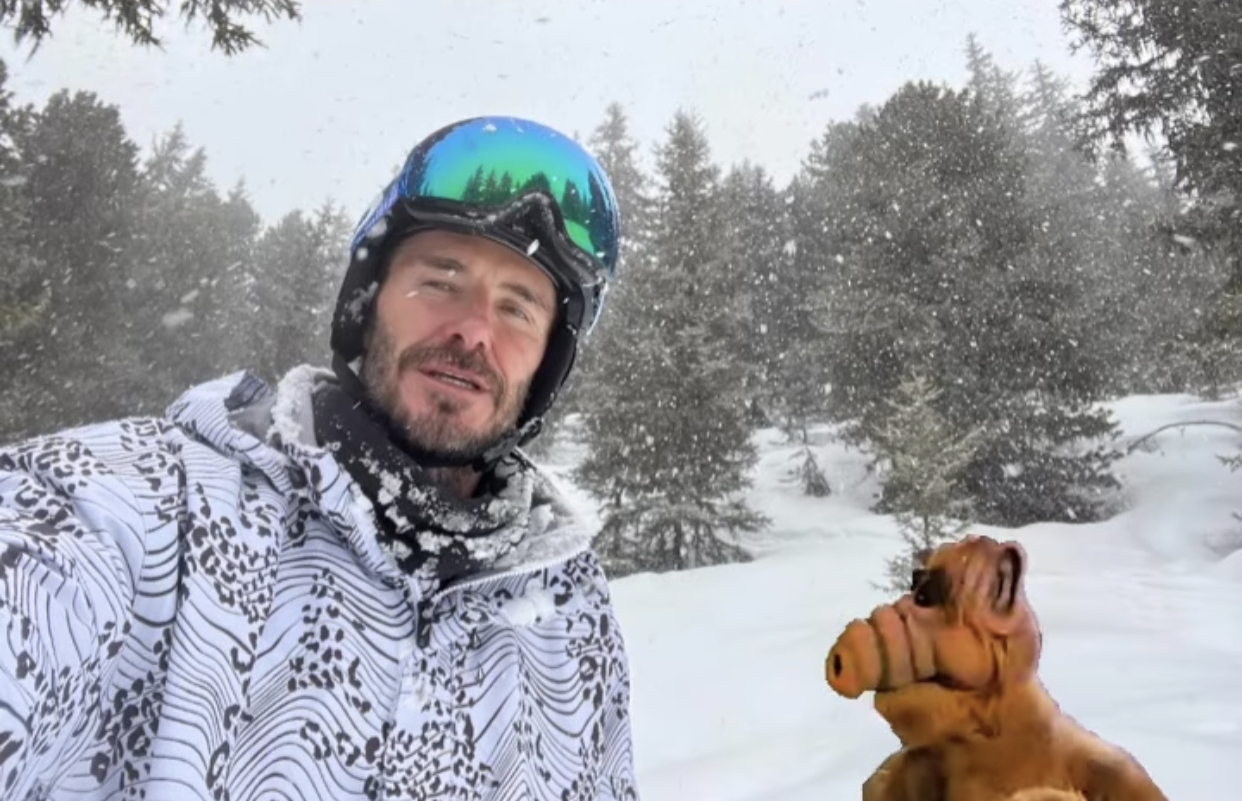 贝克汉姆晒和小七对嘴亲亲合照,贝克汉姆为女儿小七庆祝生日