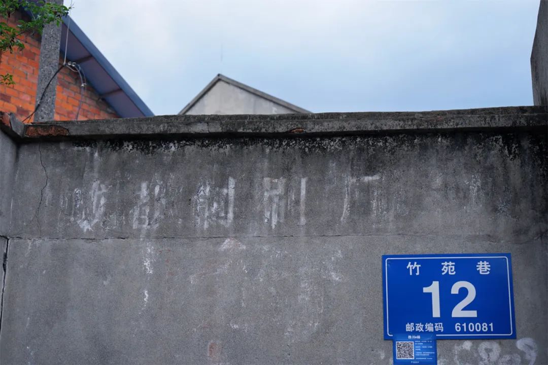 穿越五块石的百米窄巷，打开铁半城的光