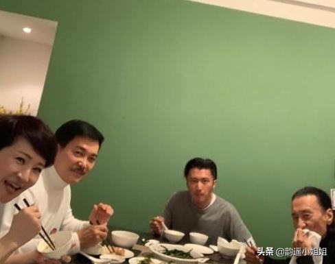 谢贤赌博欠债被抓,谢贤演赌神被扔下楼