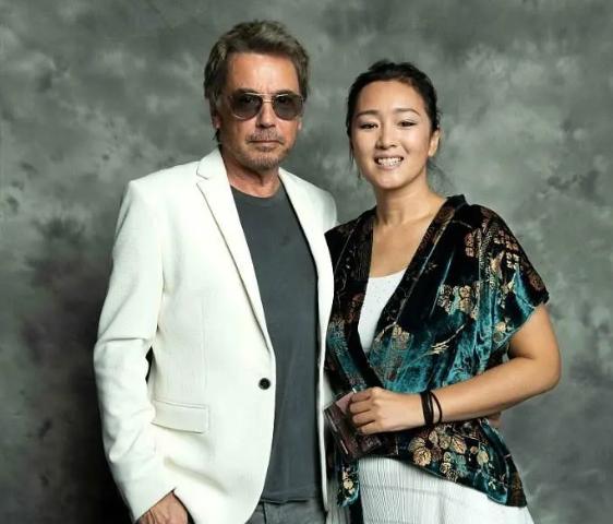 巩俐为什么嫁给七十岁的法国男人,巩俐为什么和第一任丈夫离婚