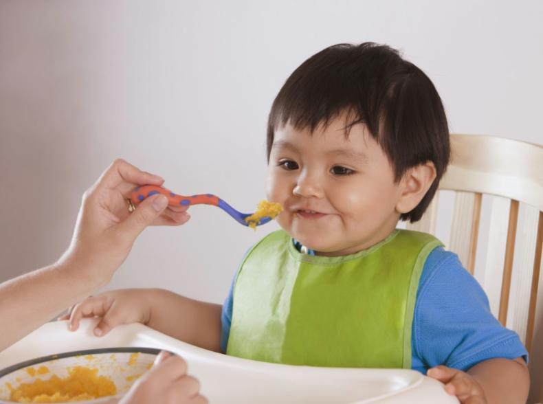 1岁宝宝自主进食食物做法,1岁宝宝如何引导自主吃饭