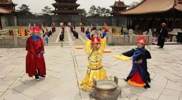 朱元璋三跪九叩,朱元璋是历史上唯一的草根皇帝吗