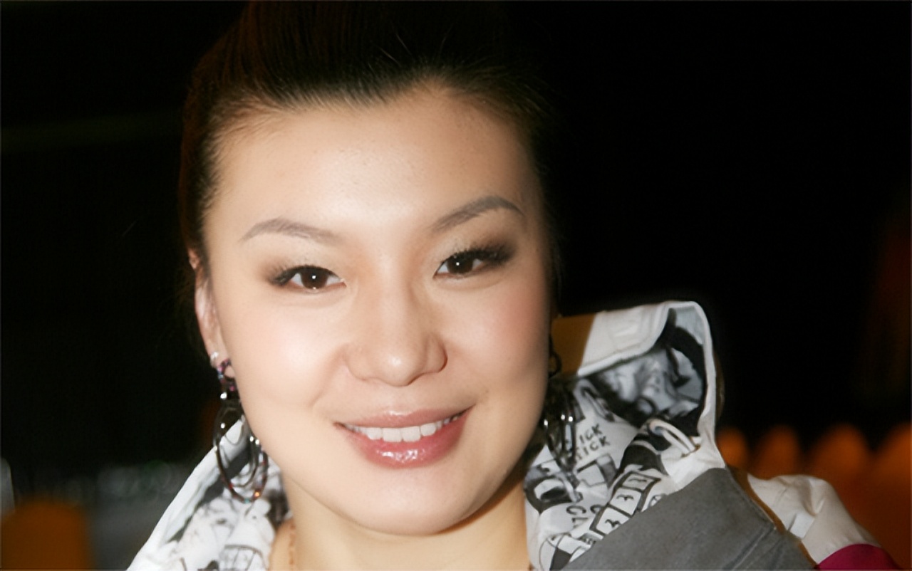 “亚洲蝶后”周雅菲：嫁给CBA二婚男，如今儿女双全堪称人生赢家