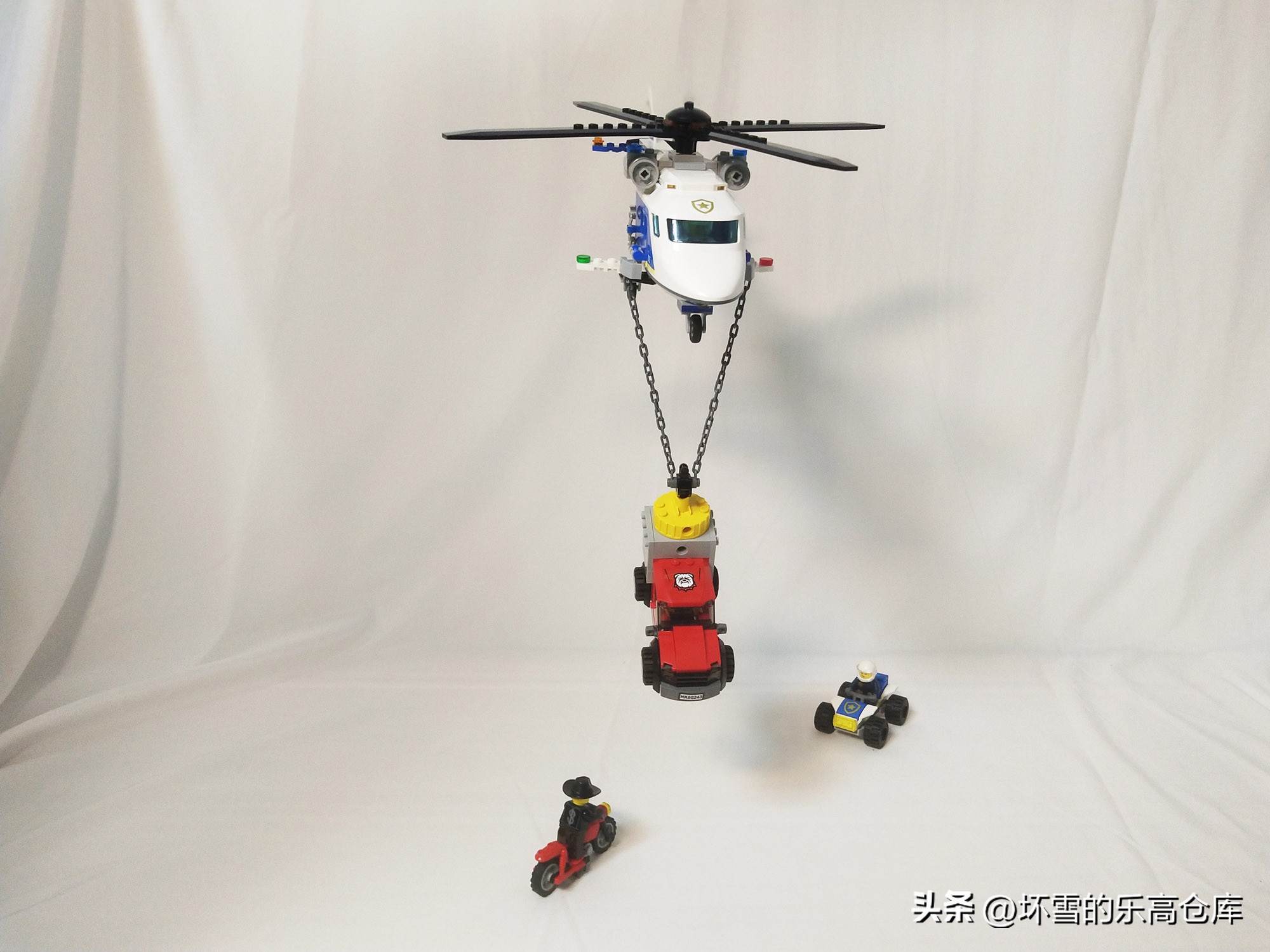 带磁铁的乐高,乐高60243警用直升机拼装视频