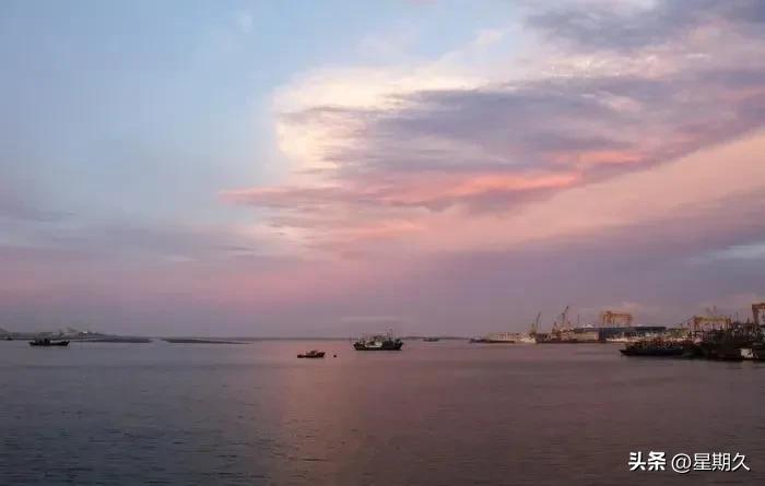 272期~船舶靠港卸货,和朋友相聚谈论自己的收入和生活让我抑郁