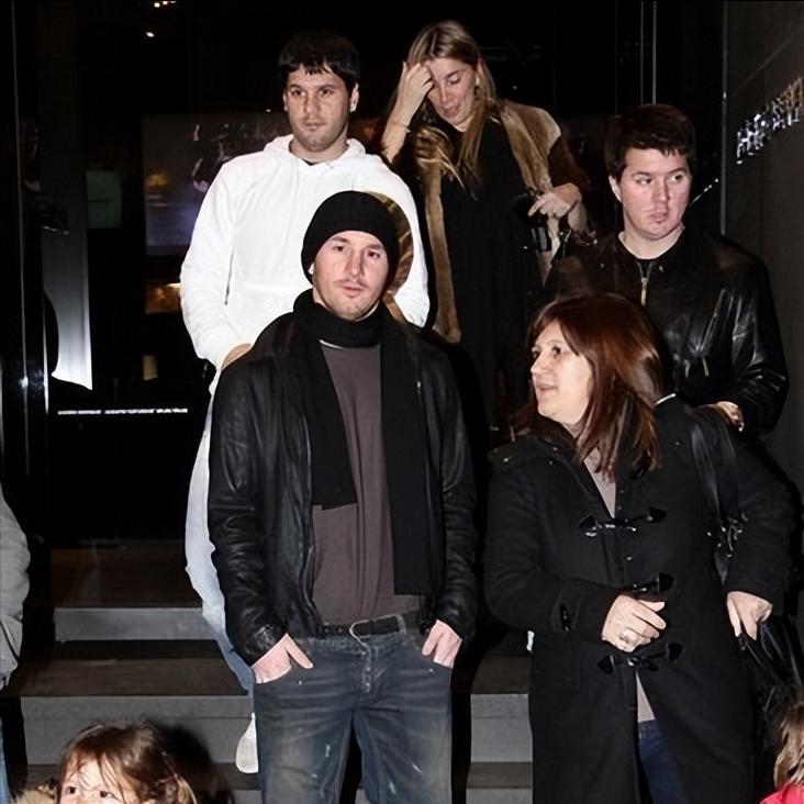 足球神话梅西：为妻子守身如玉13年，最大黑粉竟是亲儿子