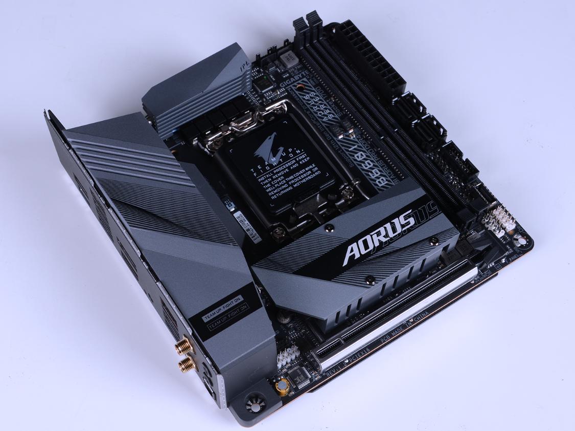 5000元itx主机加便携显示器,能吊打万元笔记本的itx主机