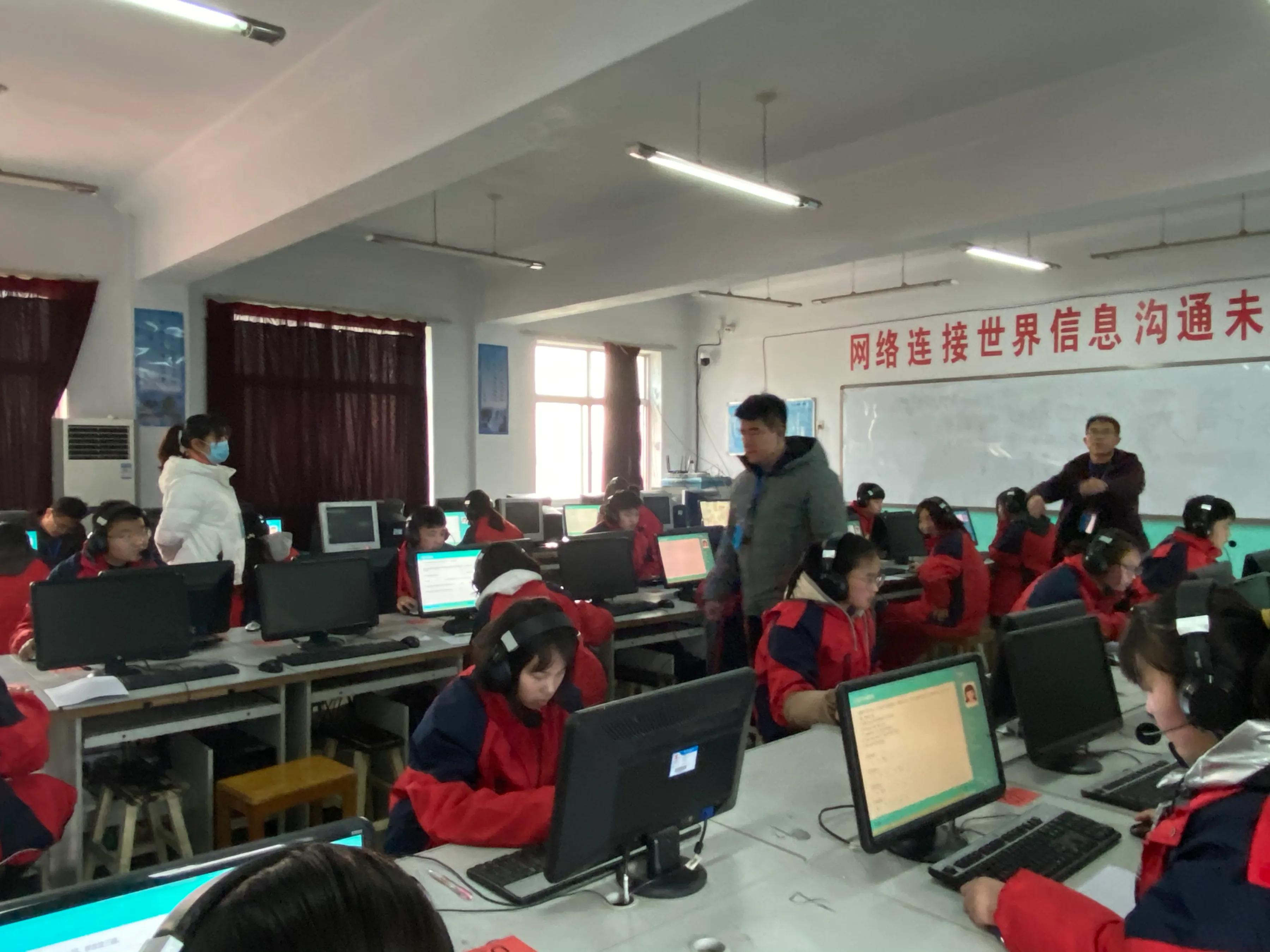 戮力同心,龙阳中学圆满完成初中英语听力和口语人机对话测试