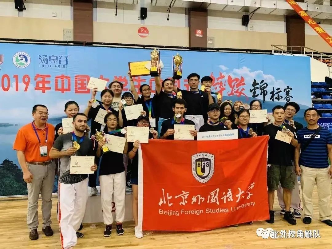 世界冠军在高校表演跳绳,世界冠军助阵表演视频