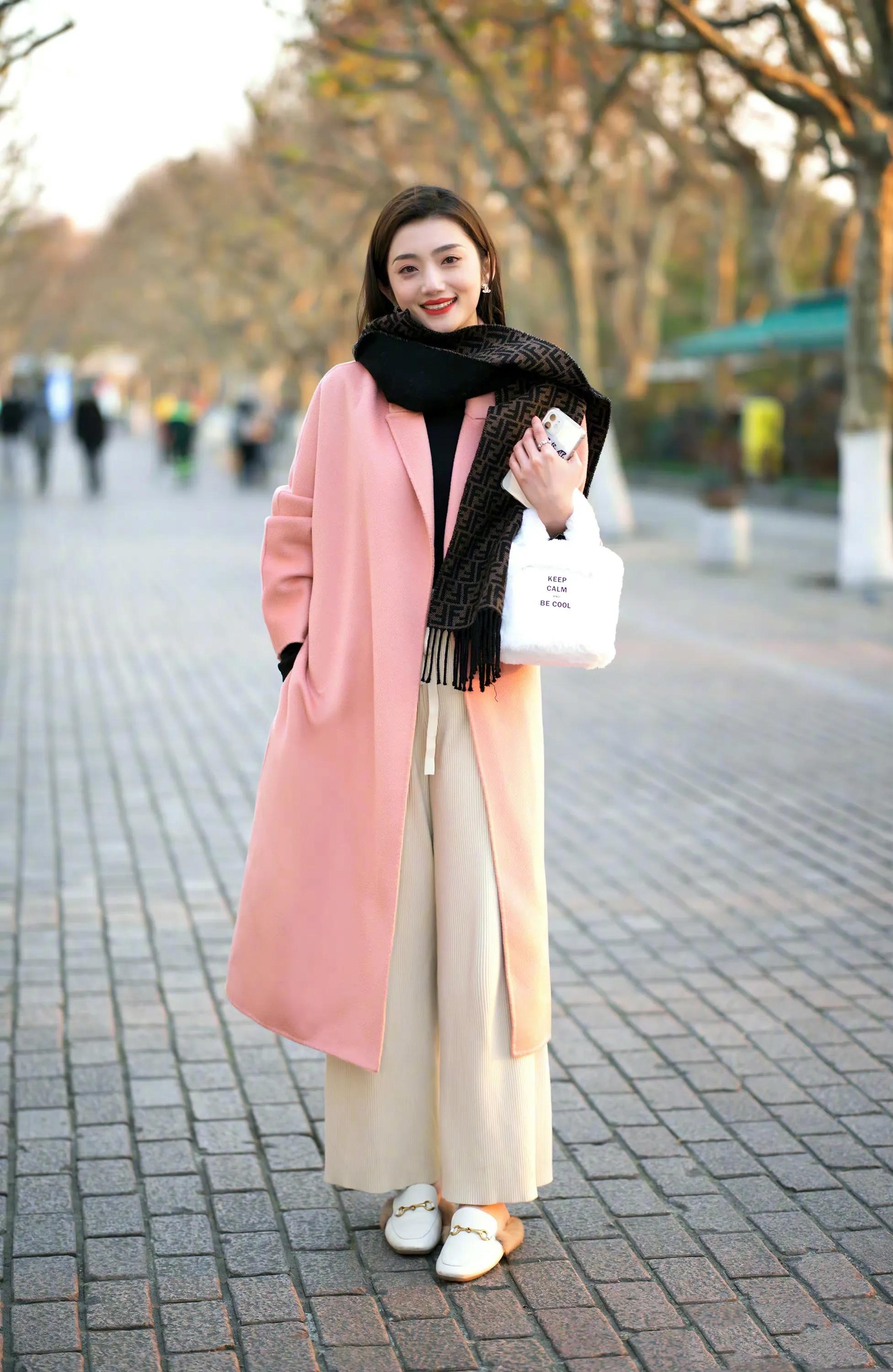 衬衫搭配fendi围巾系法,芬迪围巾怎么穿搭显年轻