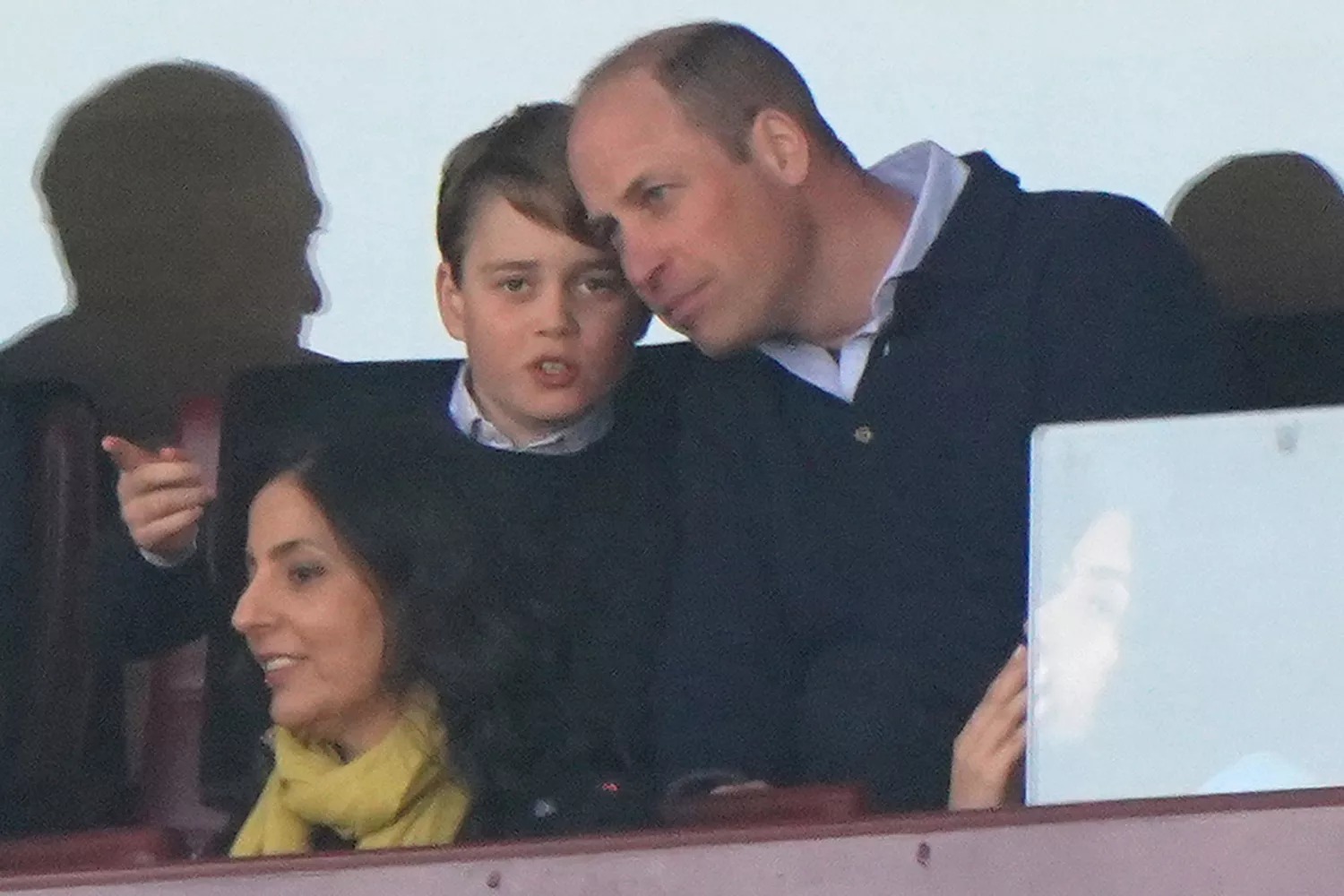 乔治与威廉看龙争虎斗,乔治王子与威廉看球赛旁边是谁