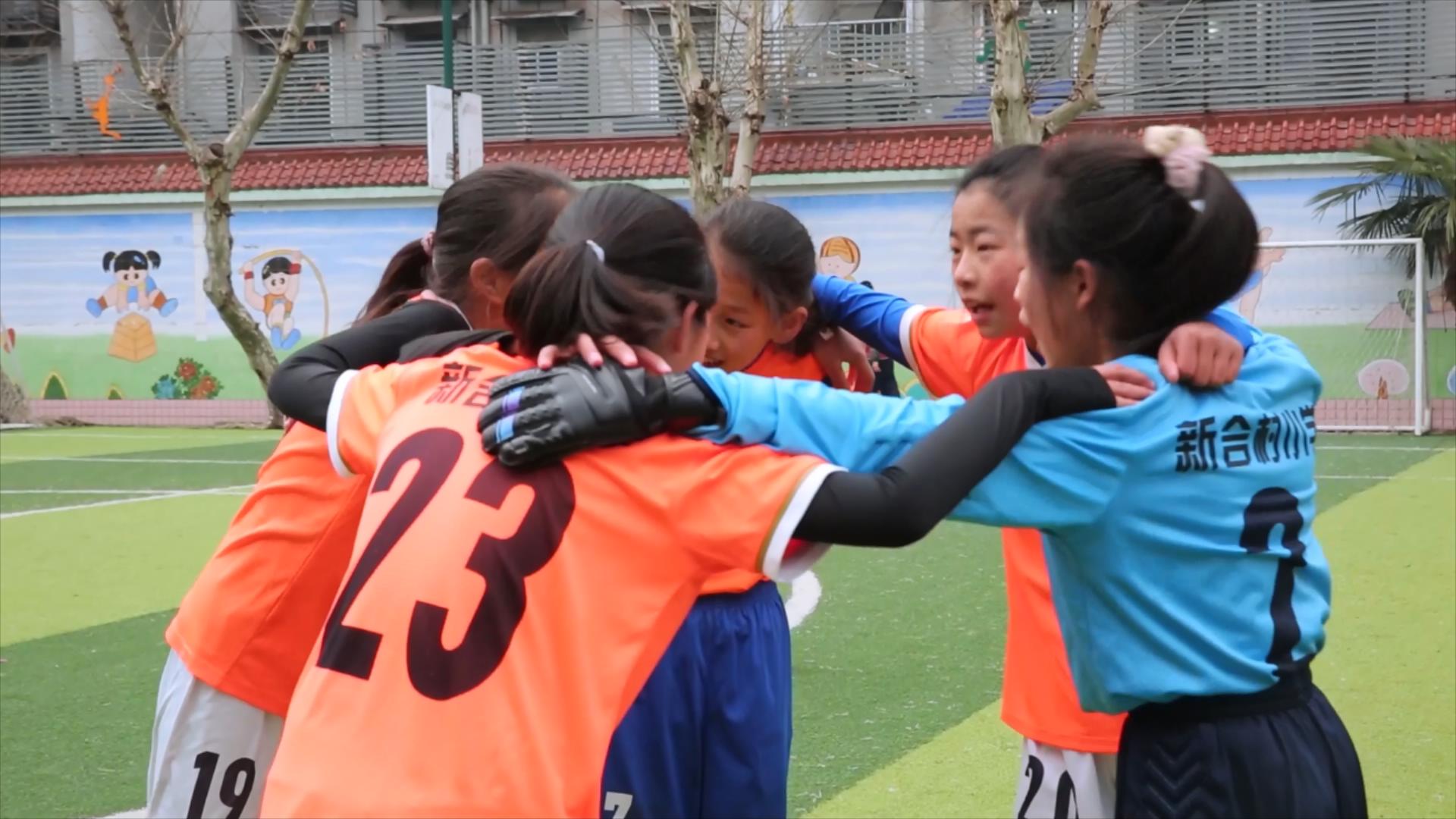 师姐鼓励师弟师妹的视频片段,新合村小学姚伟