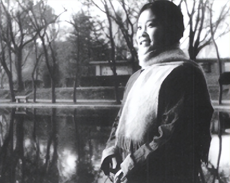 为什么那么多人捧张艺谋,张艺谋为什么这么红火