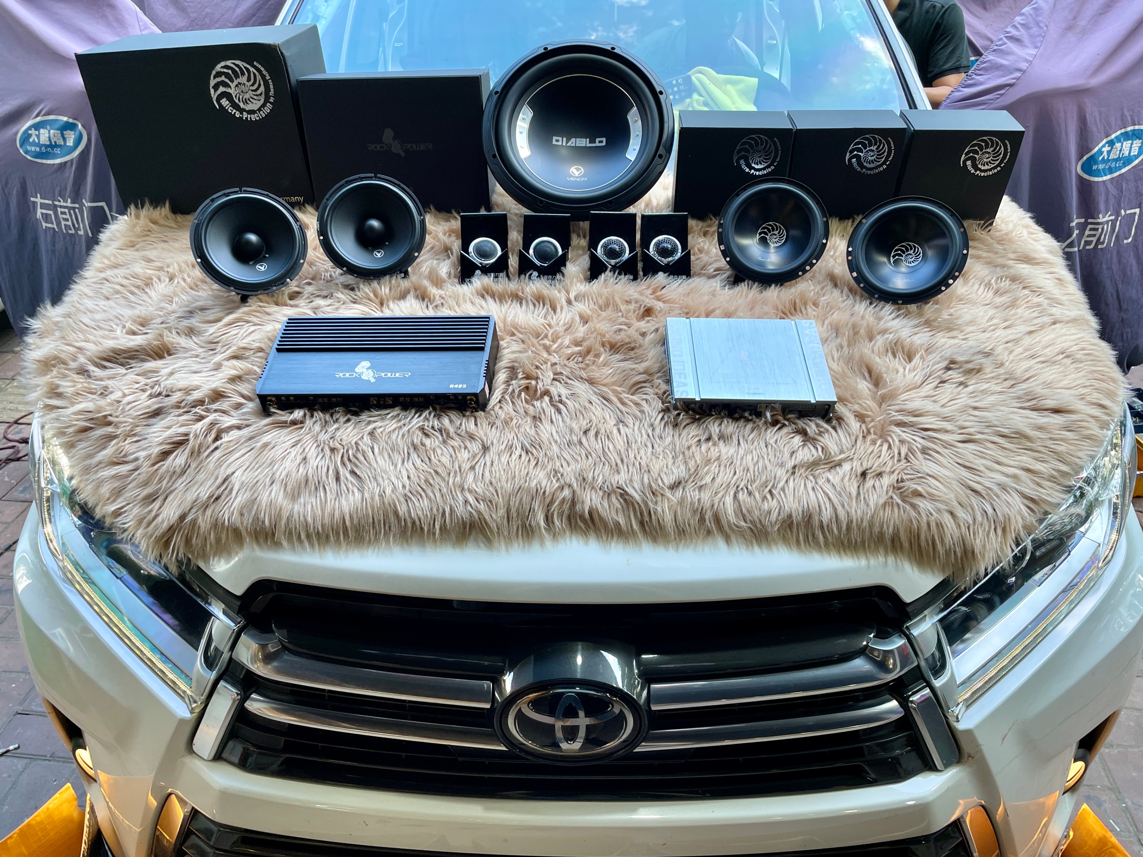 丰田汉兰达改装雷克萨斯包围,汉兰达三分频a柱音响改装