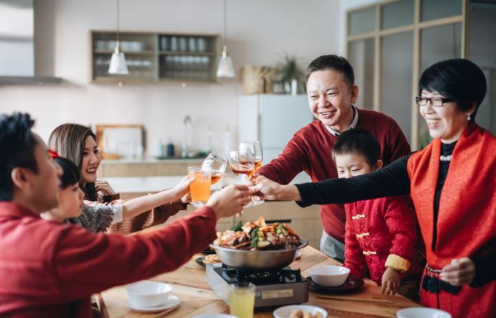 每逢佳节倍思亲搞笑评论,每逢佳节倍思亲下一句搞笑回答