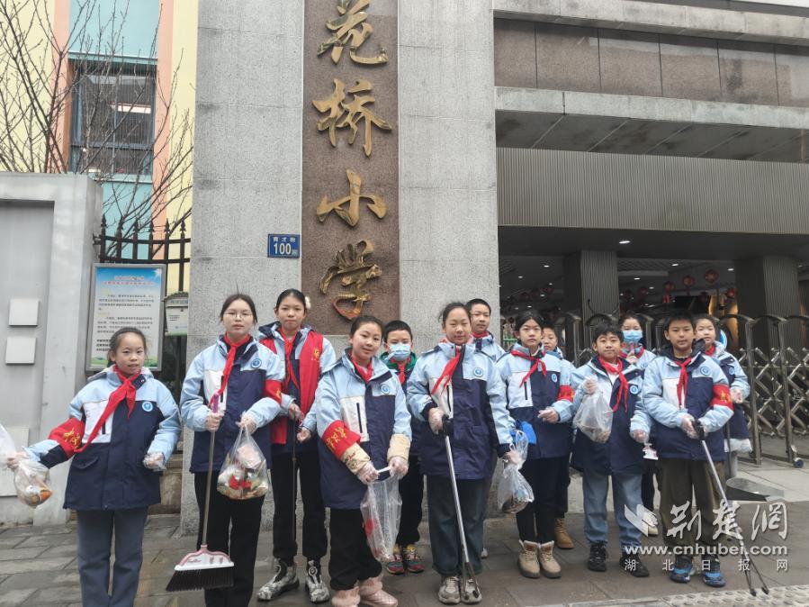 小学一年级弘扬雷锋精神,玉浦中心小学学雷锋精神活动