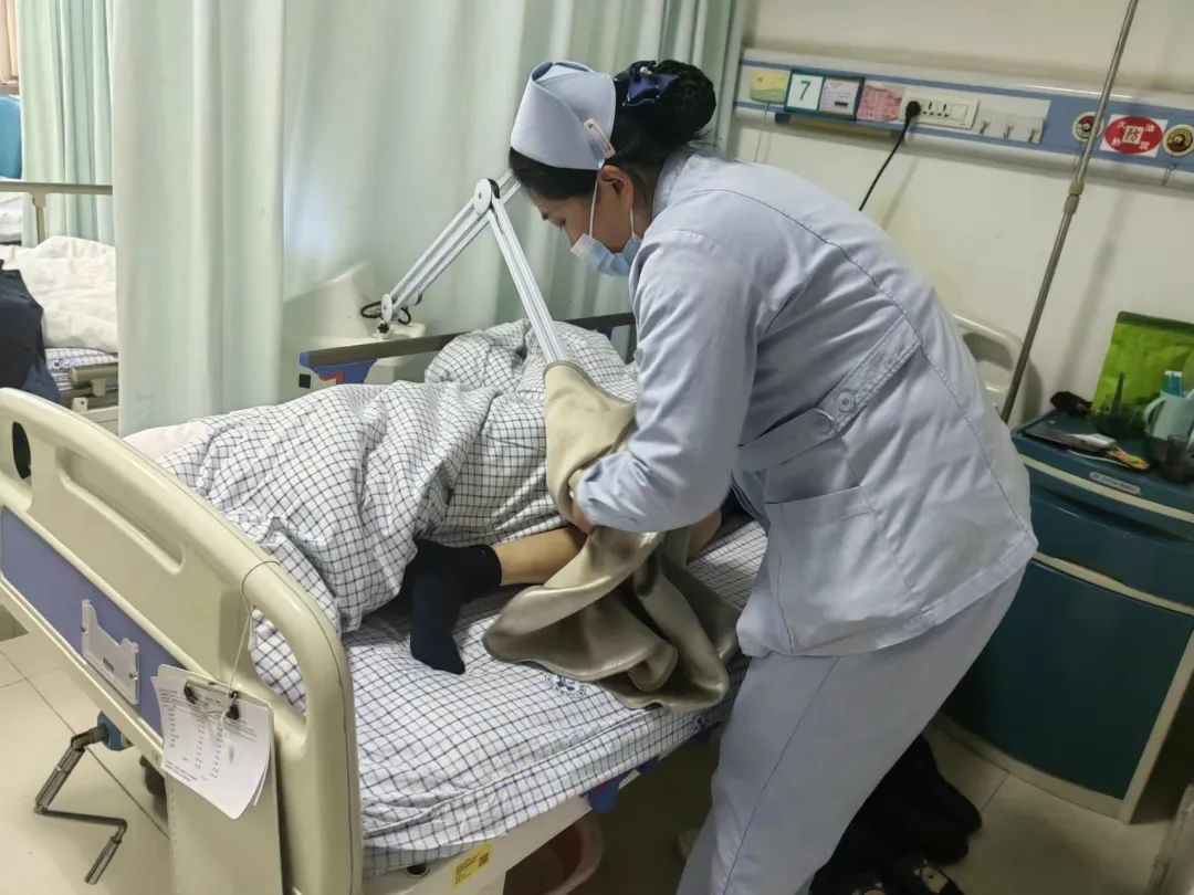 宁阳县第一人民医院：腰、腿疼痛苦不堪言不妨试试“灸疗仪”