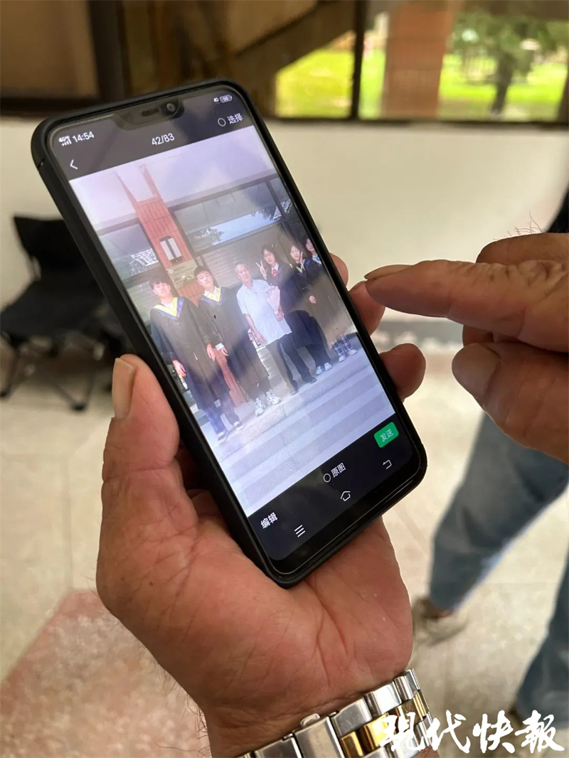 南农大“宝藏”大叔，保存上百张与奋斗学子的合影