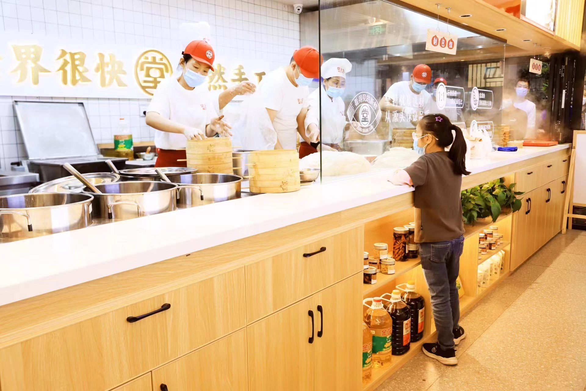 36氪上市首日,36氪的店