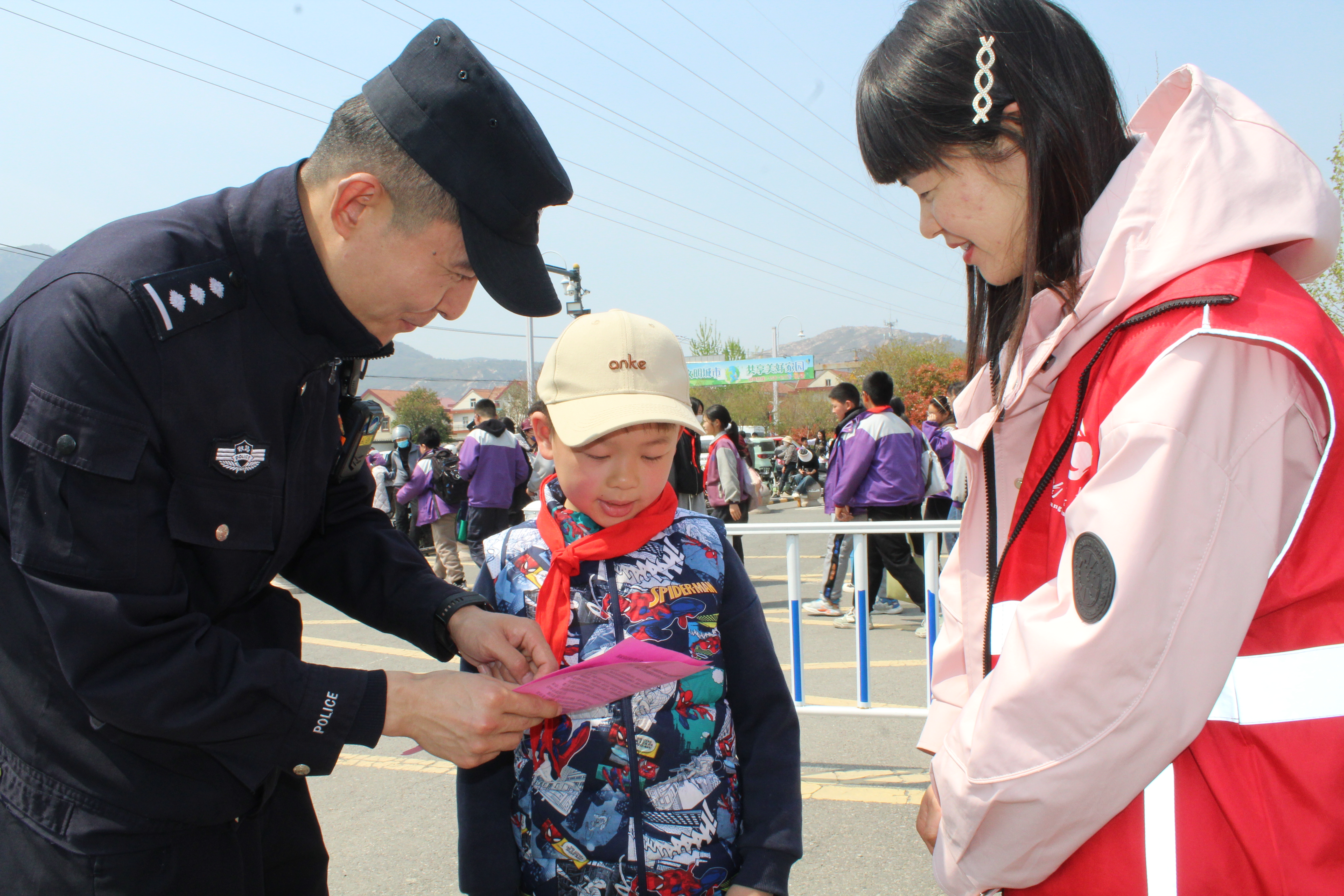 派出所警察护路宣传活动,派出所爱路护路活动