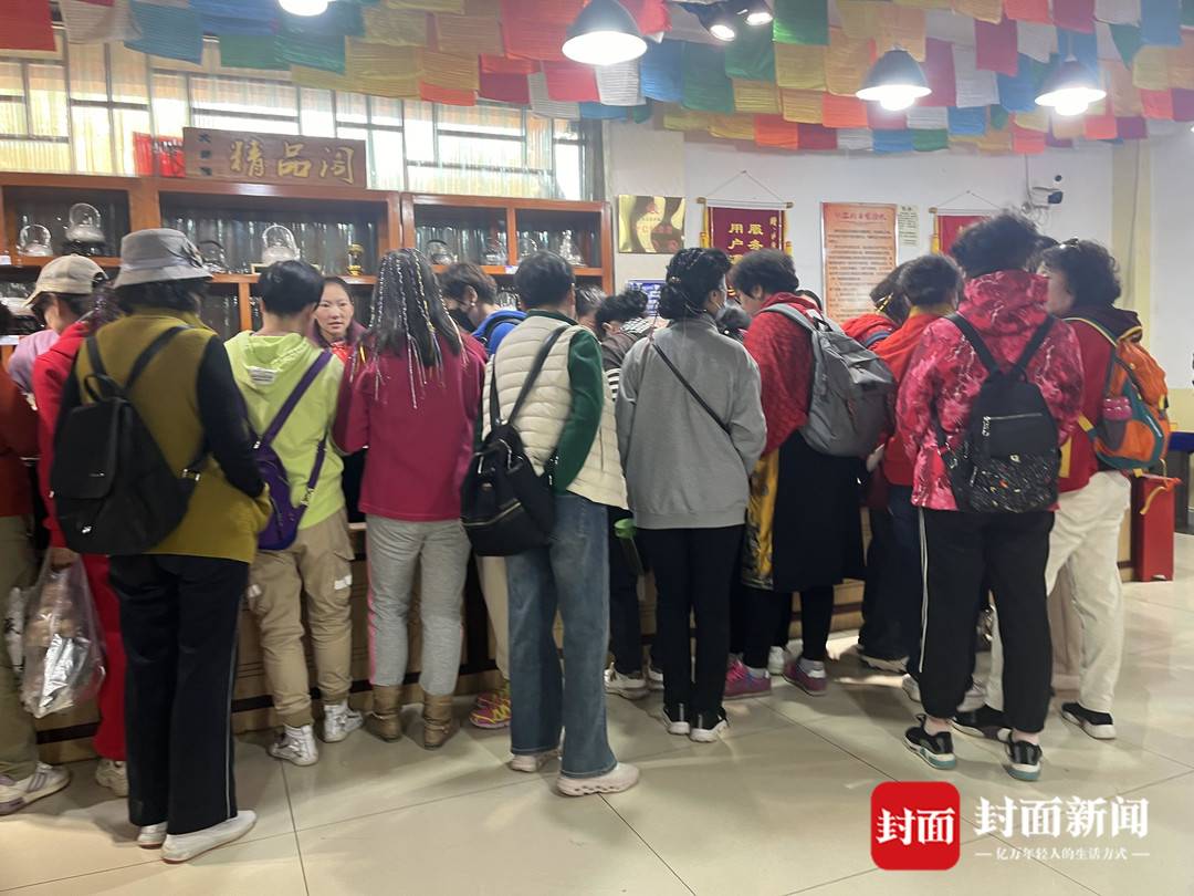 银饰煮水喝能缓解疼痛？泸沽湖景区游客“买银被骗”现象调查：实景表演“请君入瓮”丨追踪到底