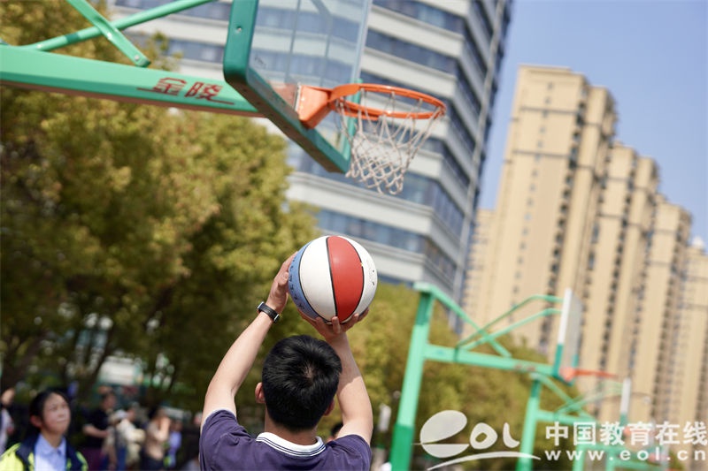 瀹堕暱鍙樻嫳妗ヤ翰瀛愯繍鍔ㄤ細,浜插瓙娲诲姩鐖舵瘝鍙樹釜浜虹