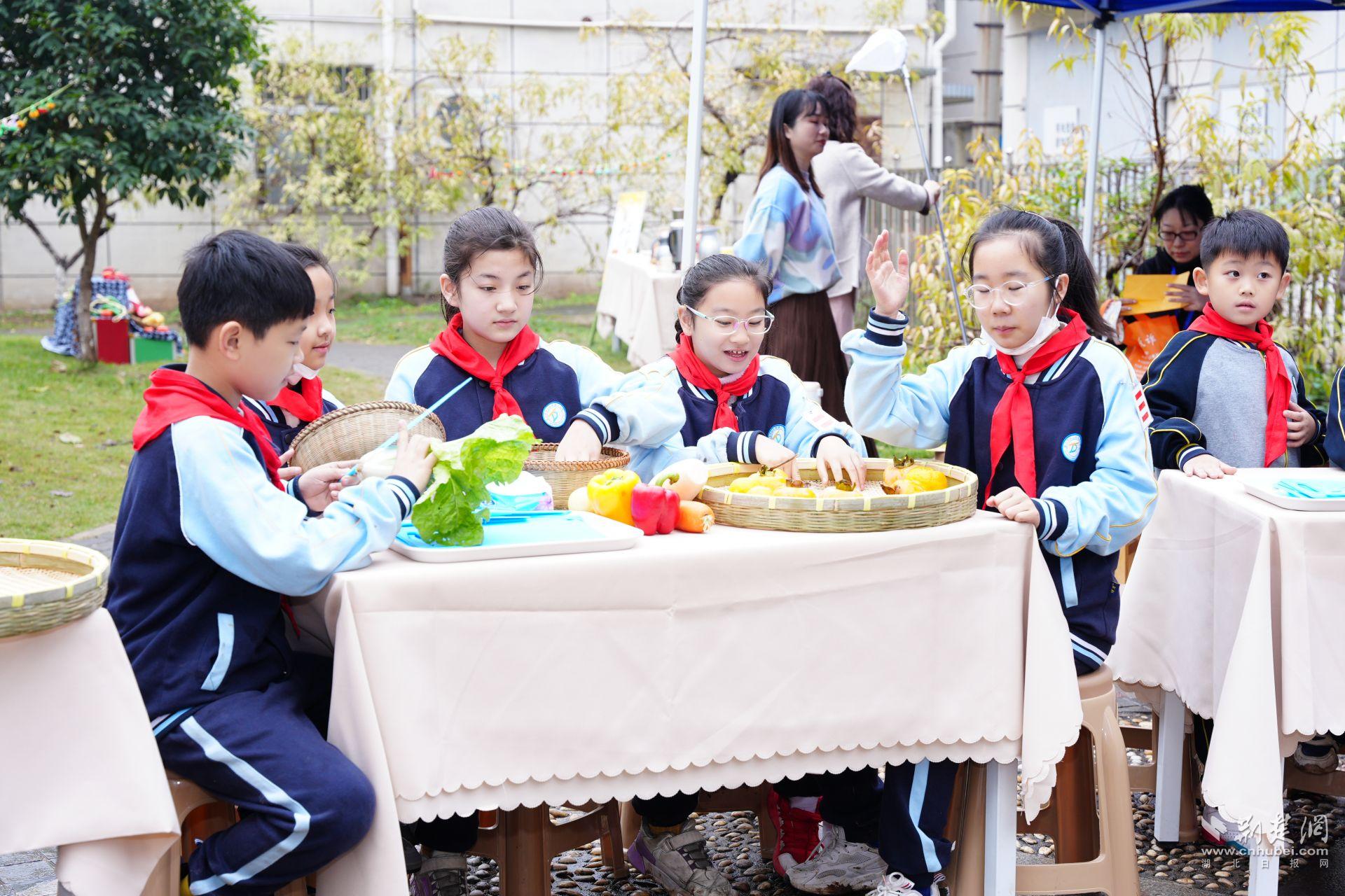 小学校园丰收节方案,丰收节里话丰收趣味活动精彩纷呈